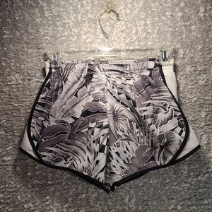 Nike Standard Fit Girls Printed Dri-FIT Tempo Shorts 3" Gray Black Medium NWT